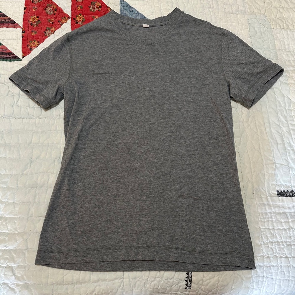 Lululemon V-Neck T-Shirt Grey Athletic Top Medium